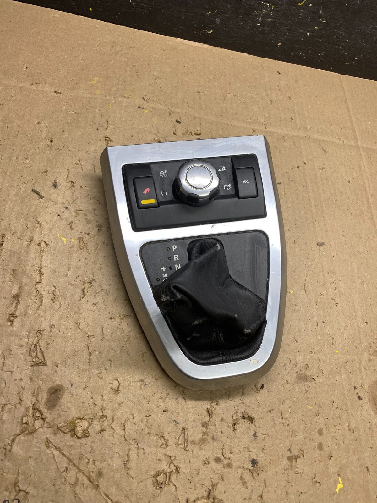 2008 - 2012 Land Rover LR2 Traction Suspension Control Switch U5053 DG0