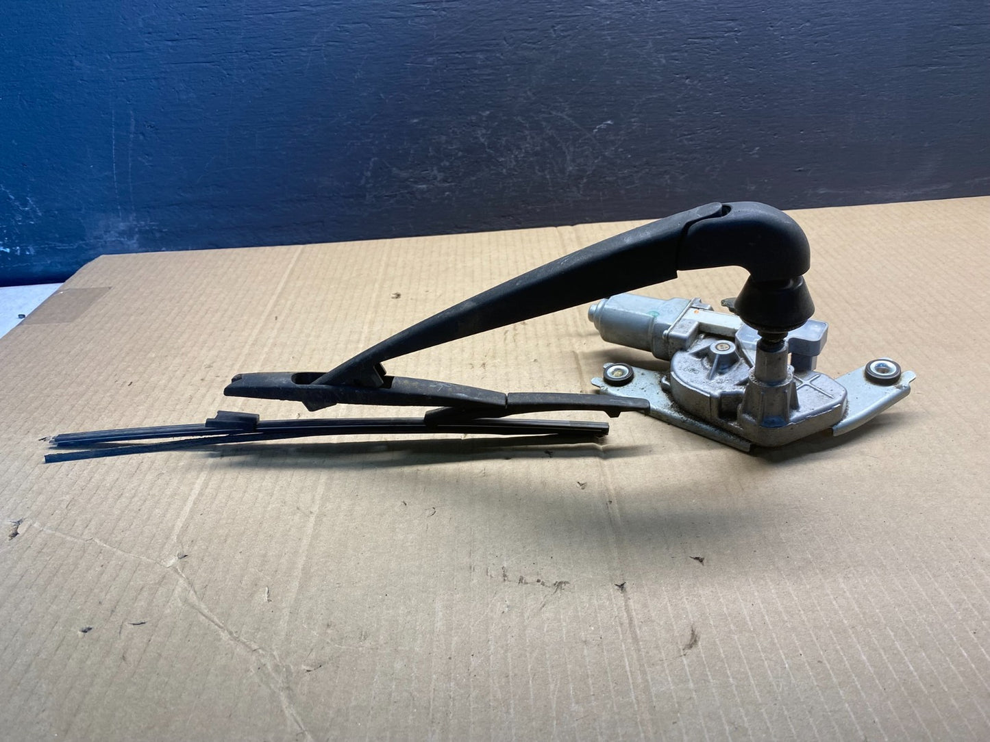 2009-2017 Infiniti FX35 FX50 Rear Liftgate Back Window Wiper Motor AC0870 PS3