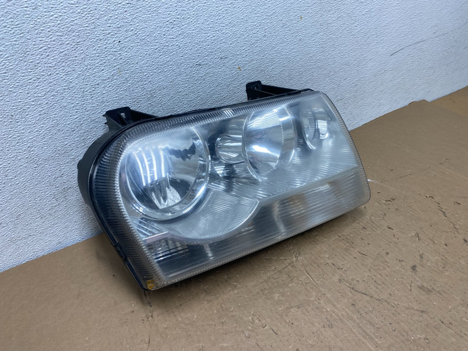 2005 2006 2007 Chrysler 300 Right Passenger RH Halogen Headlight AD8084 DW2