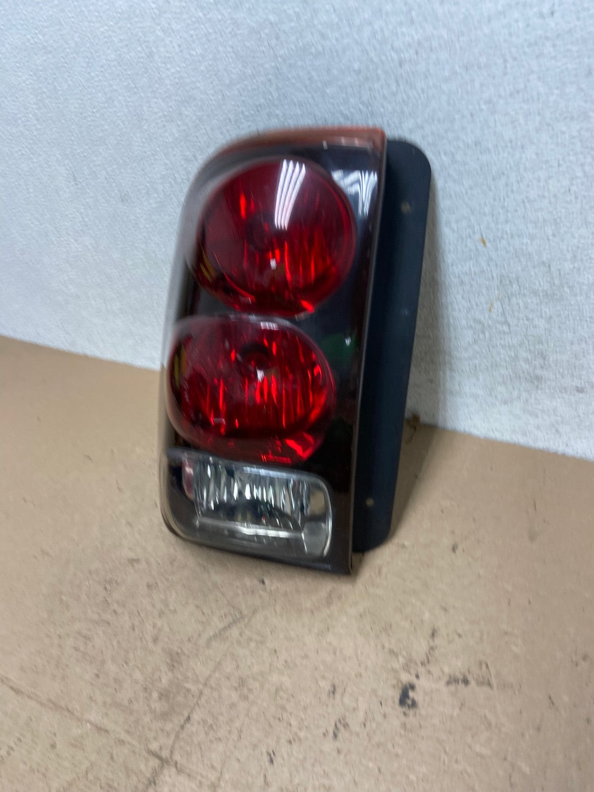 2002 to 2009 Chevrolet Trailblazer Left Driver LH Side Tail Light AF5701 LK1
