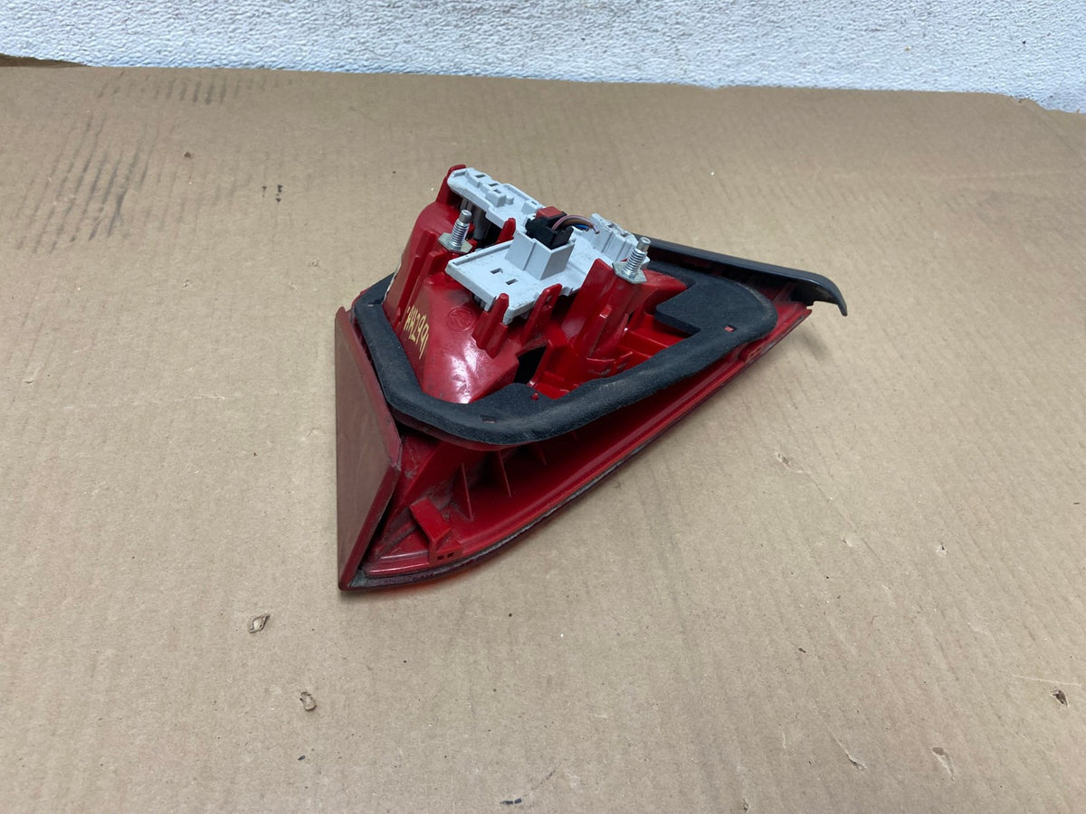 2012 to 2015 Volkswagen Passat Right Passenger Tail light inner AH2991 LK4