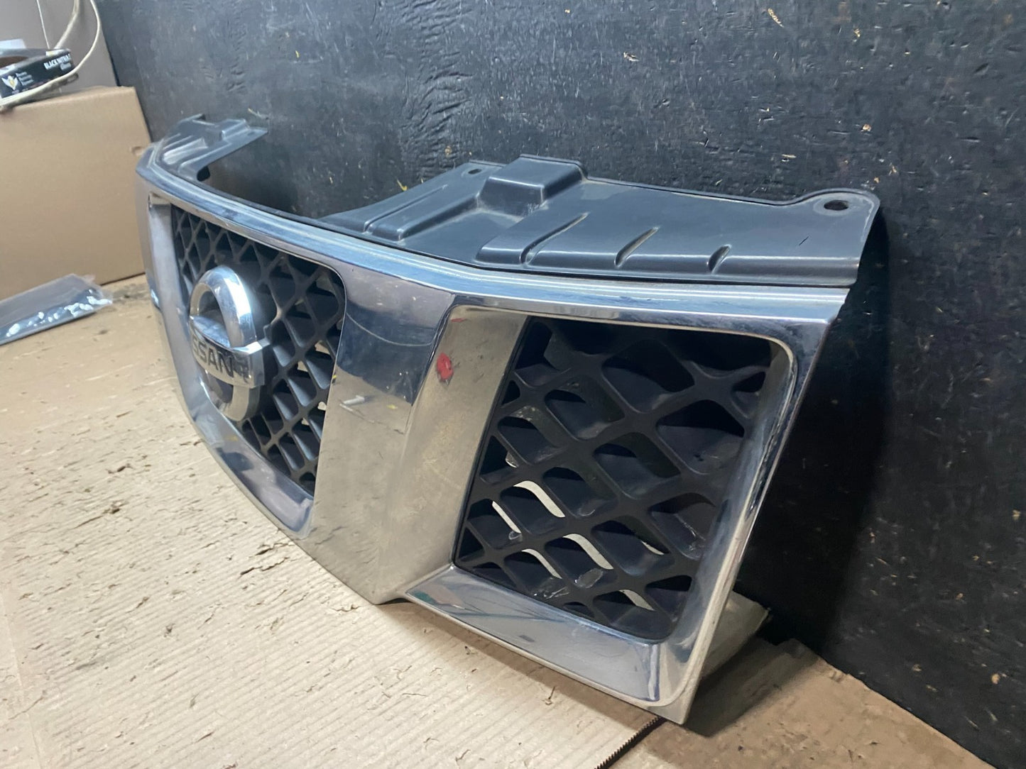 2005 2006 2007 Nissan Pathfinder Chrome Front Upper Grill Grille Oem X8290 DG1