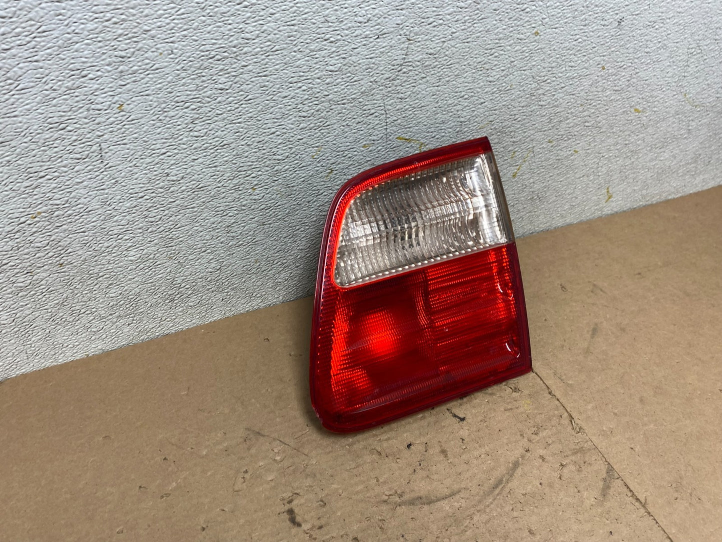 2000-2003 Mercedes-Benz E-Class E320 Wagon Right Passenge Inner Tail Light P52042