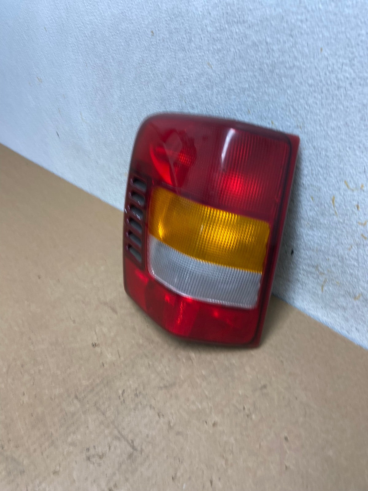 1999 - 2004 Jeep Grand Cherokee WJ Left Driver Lh Tail Light AI3434 LK1