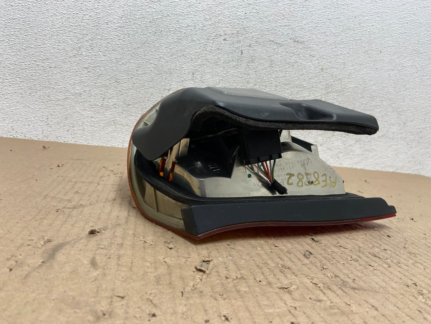 1999-2001 BMW 325i 330i E46 Left Driver LH Tail Light AE8882 DW6