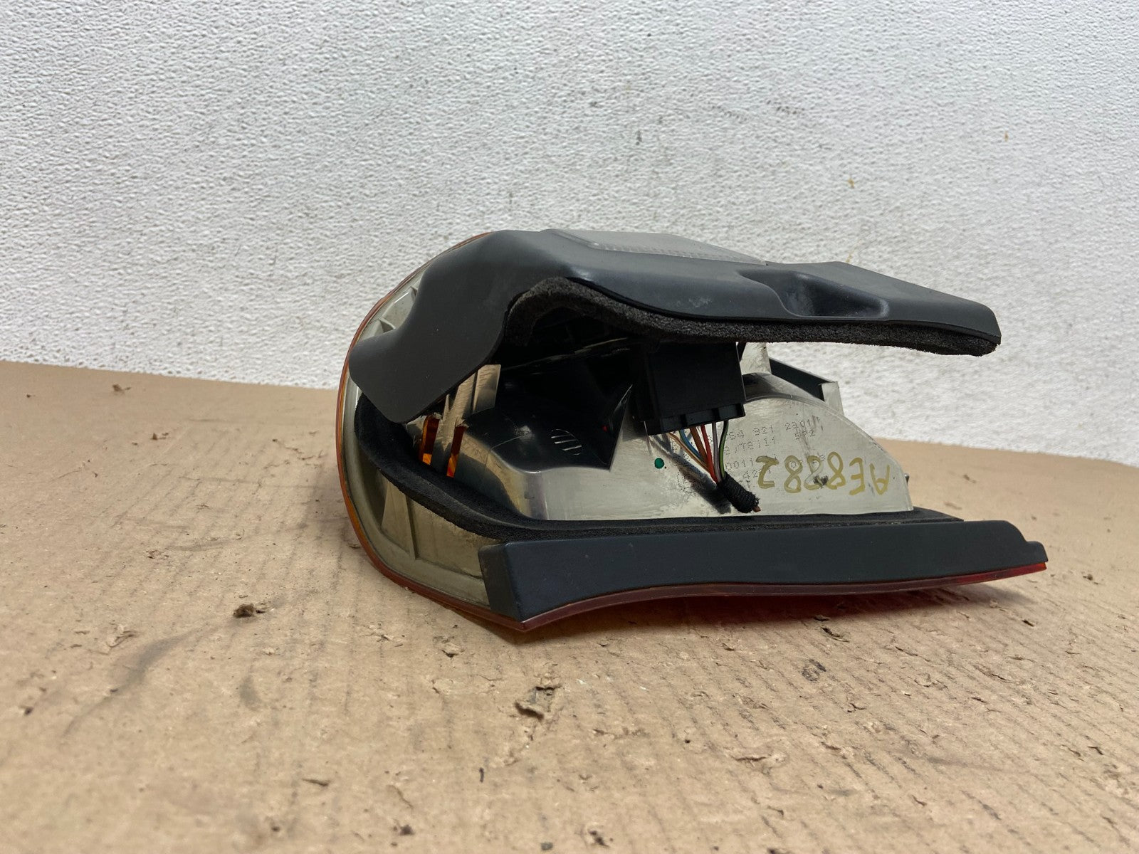 1999-2001 BMW 325i 330i E46 Left Driver LH Tail Light AE8882 DW6