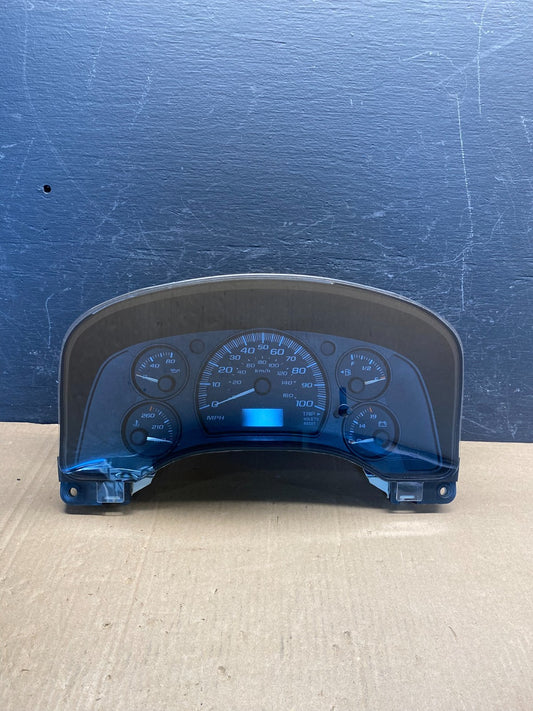 2004 to 2007 Chevrolet Express Speedometer Cluster Gauge ae7595 DG0