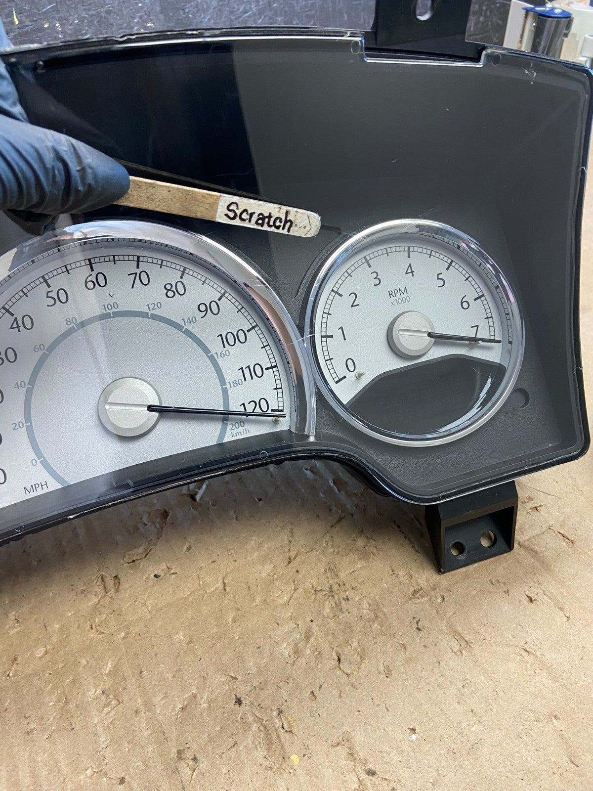 2007 to 2008 Chrysler Aspen Speedometer Instrument Cluster Gauges AE1867 DG3