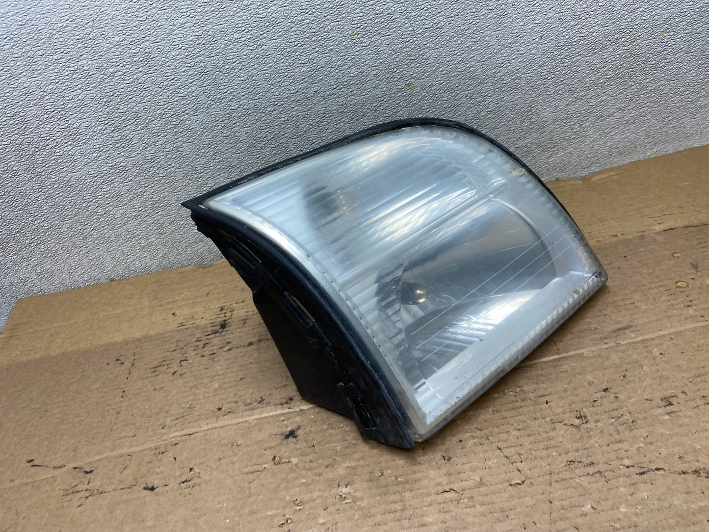 2002-2005 Mercury Mountaineer Right Passenger Halogen Headlight OEM AB3383 DW2