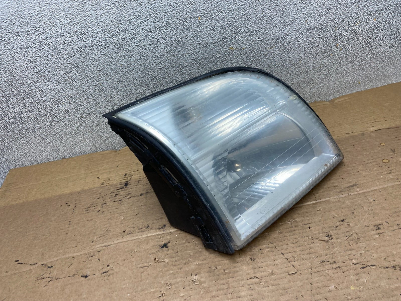 2002-2005 Mercury Mountaineer Right Passenger Halogen Headlight OEM AB3383 DW2