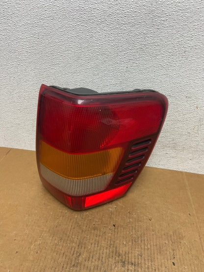 1999-2004 Jeep Grand Cherokee WJ Right Passenger Rh Tail Light AE0355 LK0