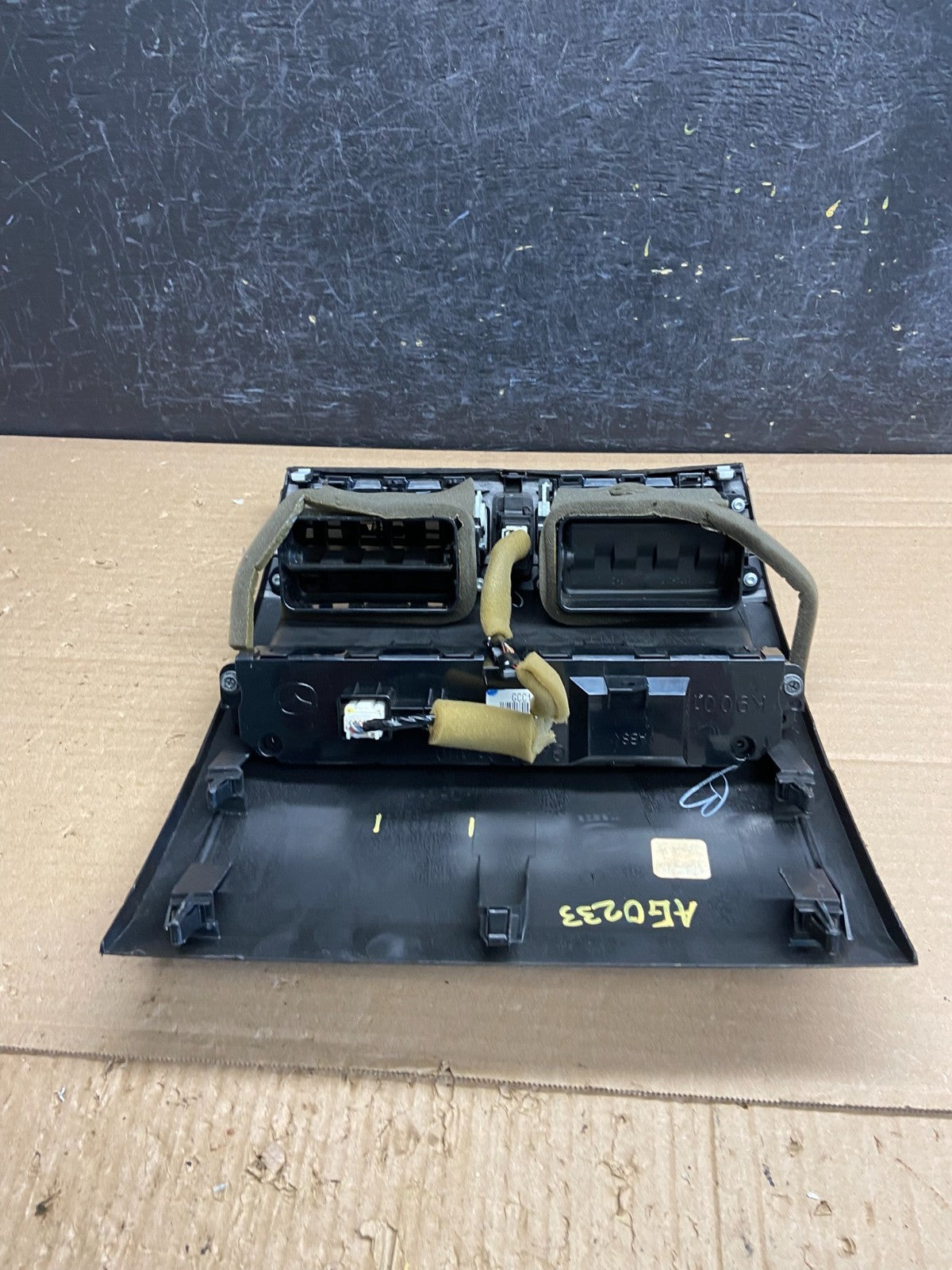 2009 to 2012 Mazda 6 Center Console Dash Dual Air Vent AG0233 DG7