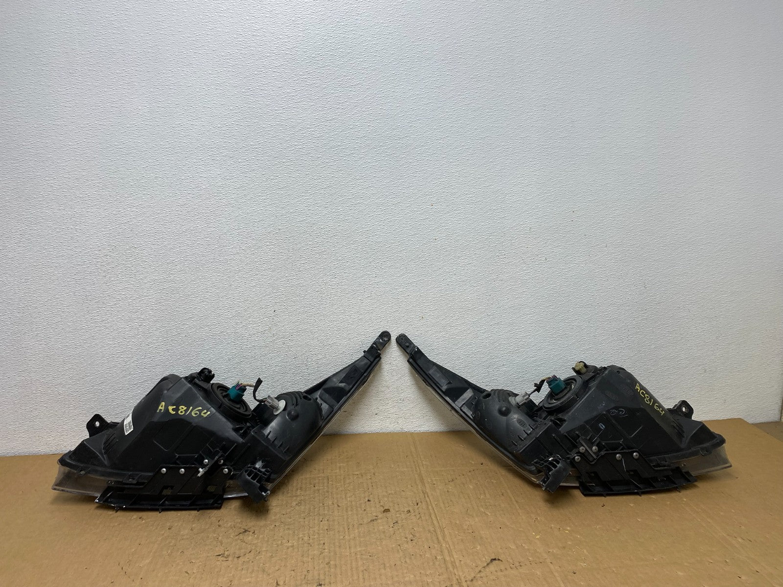 2011 to 2015 Chevrolet Cruze Halogen Left+Right Set Headlights AC8164 DW9