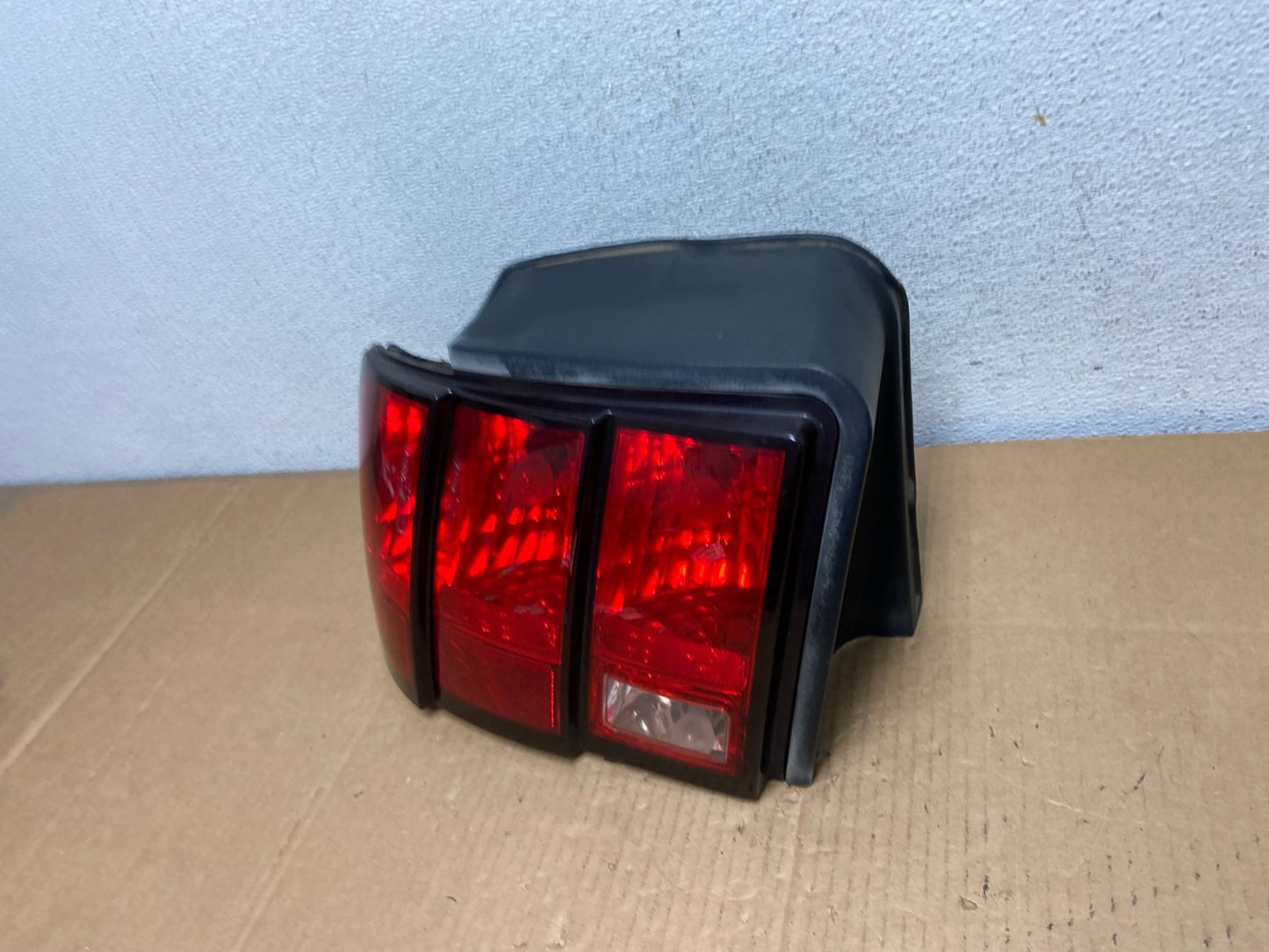 1999 - 2004 Ford Mustang Left Driver Lh Side Tail Light AD0861 LK1