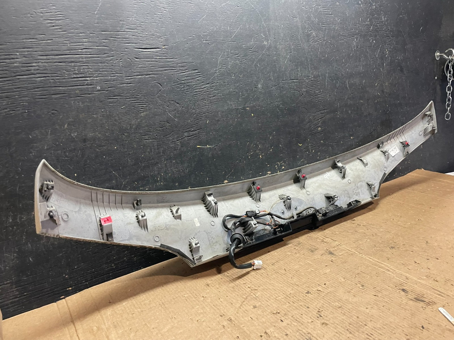 2011 to 2015 Hyundai Tucson Liftgate Tailgate Trunk Trim Molding z8106 DG10
