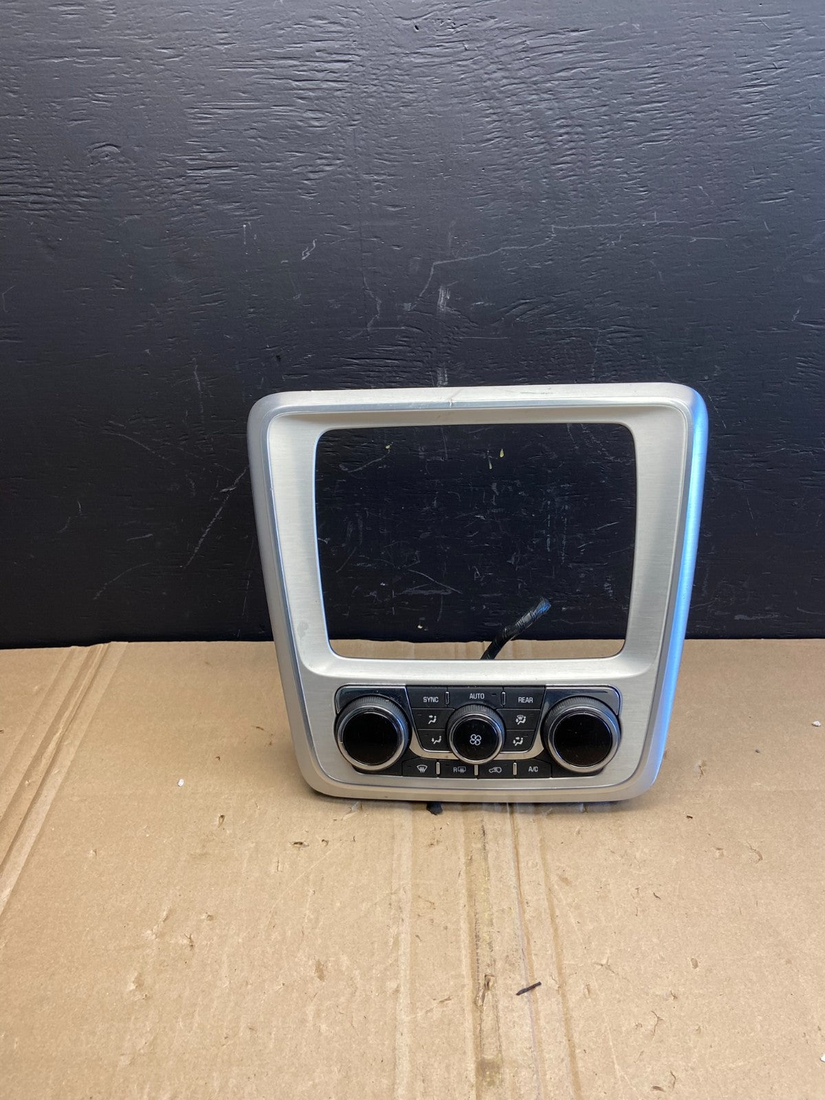 2013 - 2016 GMC Acadia A/C Heater Climate Control Radio Panel Bezel OE ab8850 DG0