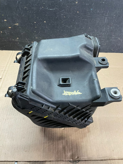 2012 to 2017 Hyundai Azera Air Intake Cleaner Box M9022 OEM DG6