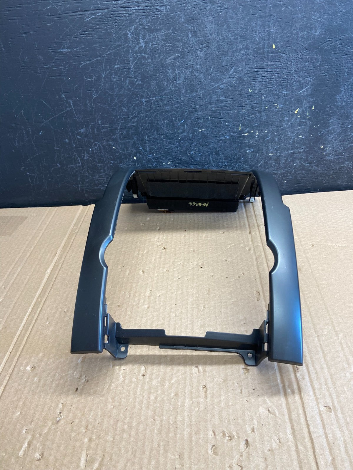 2011 to 2013 Kia Sorento Center Radio Climate Control Clock Trim AF6166 DG3