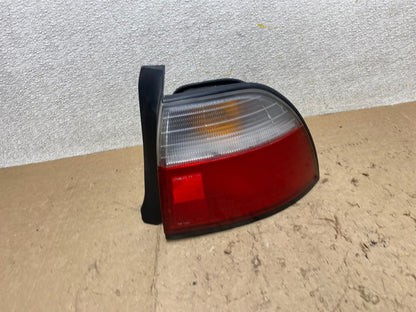 1996 to 1997 Honda Accord Right Passenger RH Side Tail Light OEM X2427 DW0