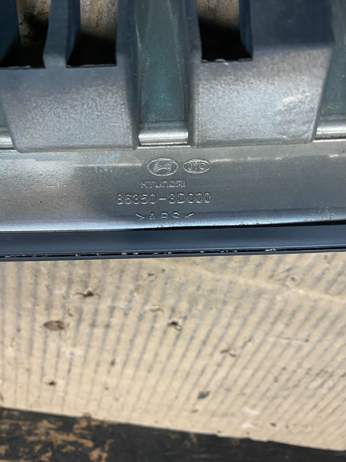 2001 to 2005 Hyundai Sonata Front Upper Grille Grill Bumper T9505 DG7