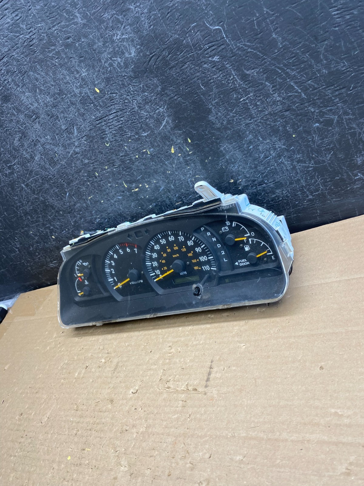 2001 to 2004 Toyota Tundra 4.7L V8 Speedometer Instrument Gauge Cluster AG64652