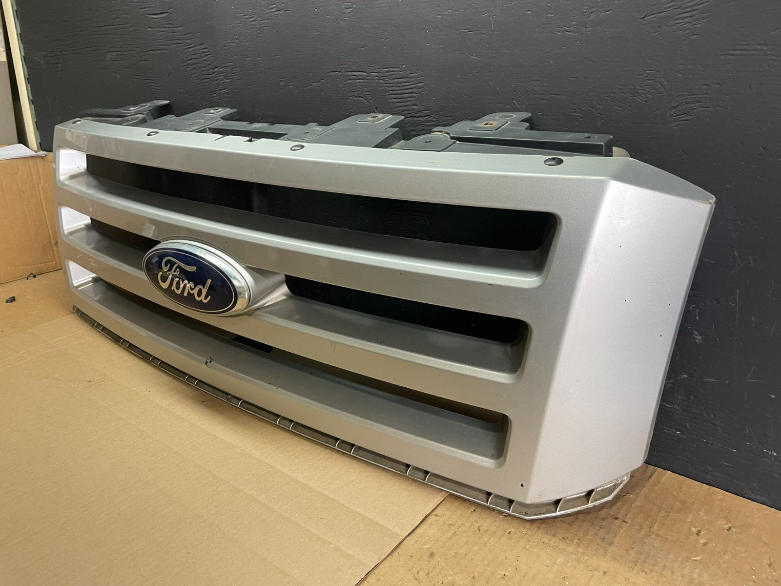 2007 to 2014 Ford Expedition Front Upper Chrome Grill Grille Oem AB7577 DG2