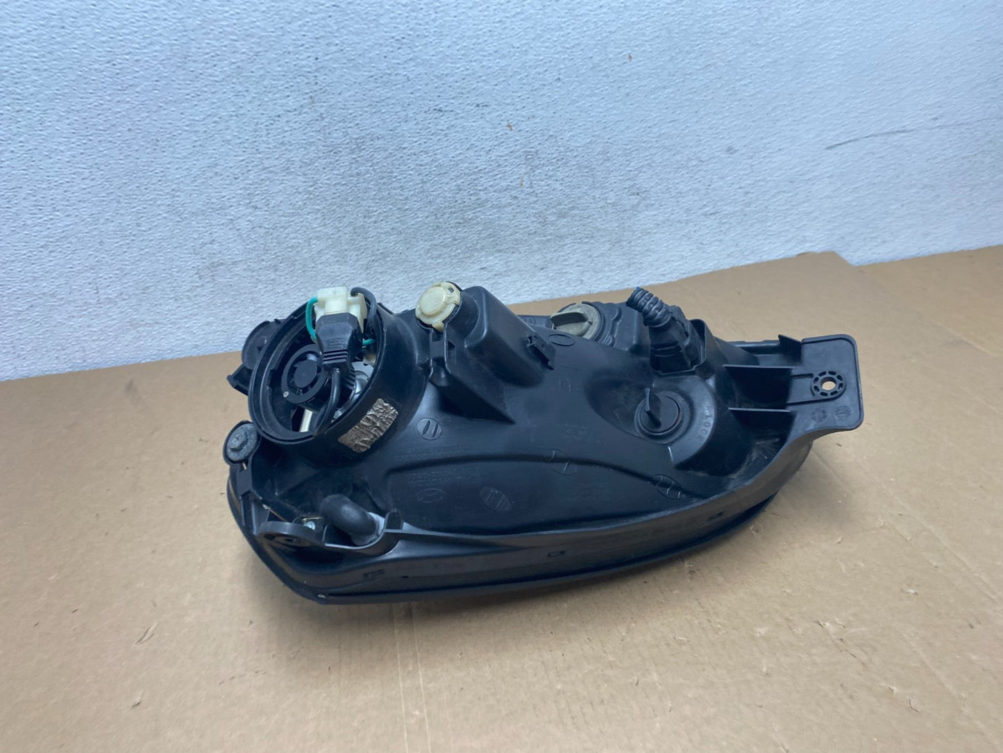 2005 to 2008 Hyundai Tucson Right Passenger Side Headlight AD7941 DW6