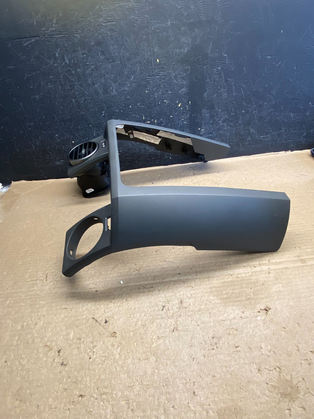 2005 to 2009 Land Rover LR3 Center Air Vent AH3962 PS2