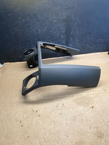 2005 to 2009 Land Rover LR3 Center Air Vent AH3962 PS2
