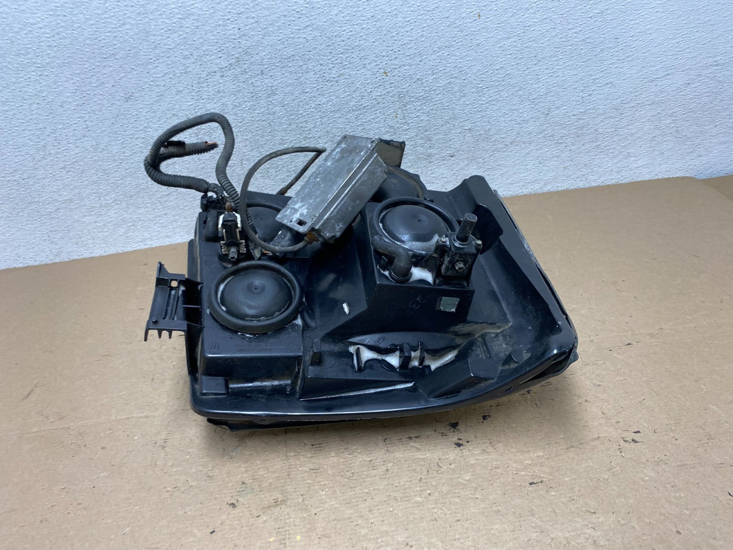 2002 to 2006 Cadillac Escalade Left Driver Lh Xenon HID Headlight AF5014 DW6