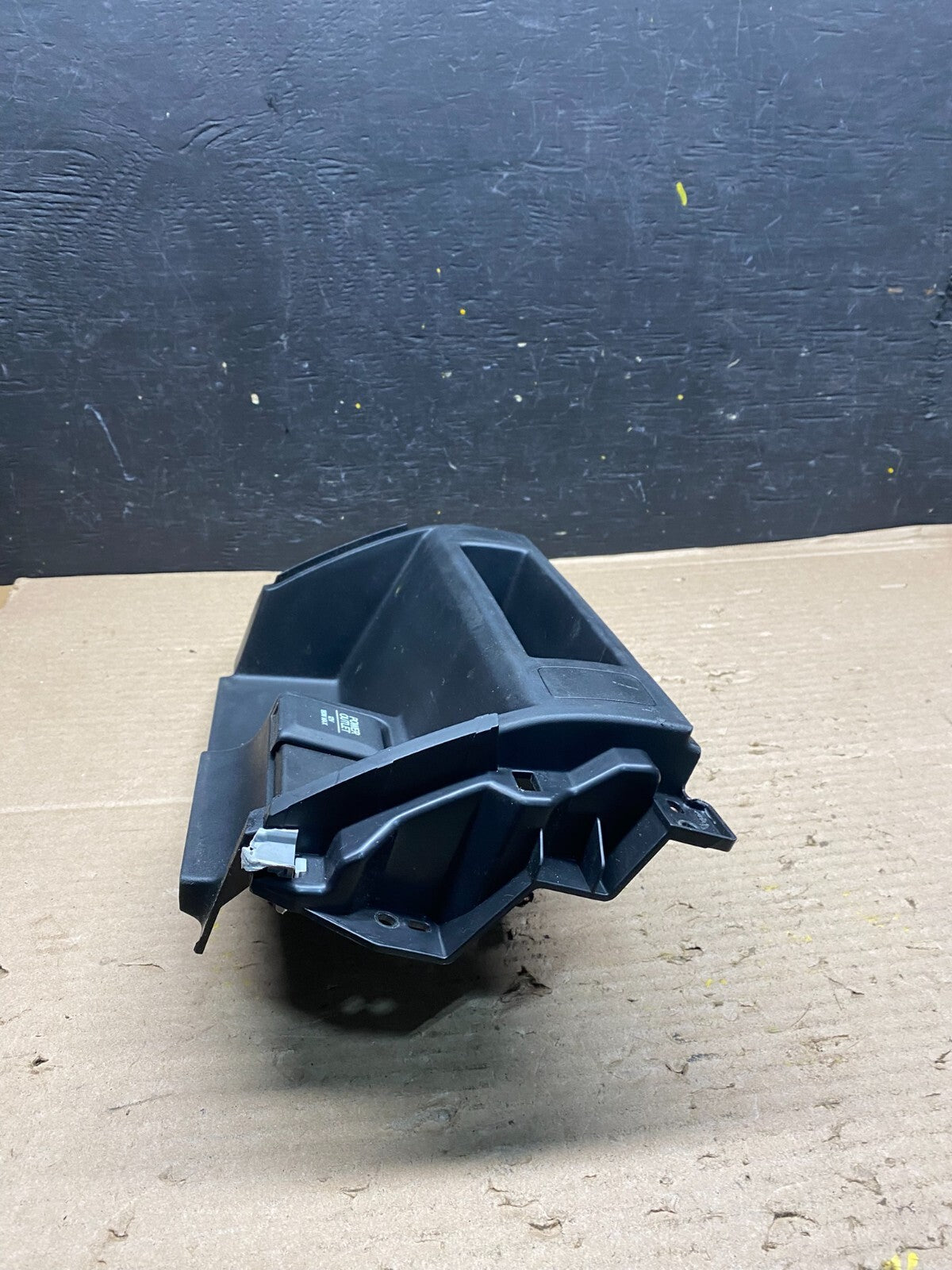 2016 to 2018 Honda Pilot Center Console Pocket Storage Power Outlet j9457 PS3