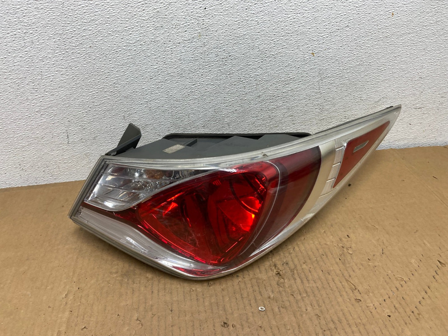 2011 - 2015 Hyundai Sonata Hybrid Right Passenger Tail Light AD0958 LK0