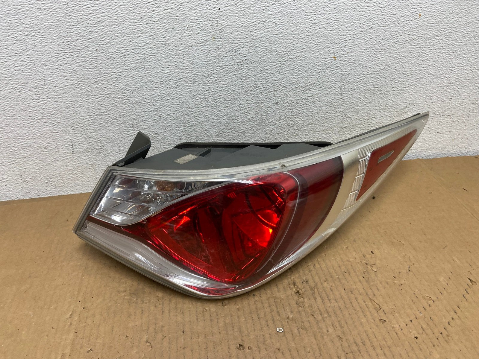 2011 - 2015 Hyundai Sonata Hybrid Right Passenger Tail Light AD0958 LK0