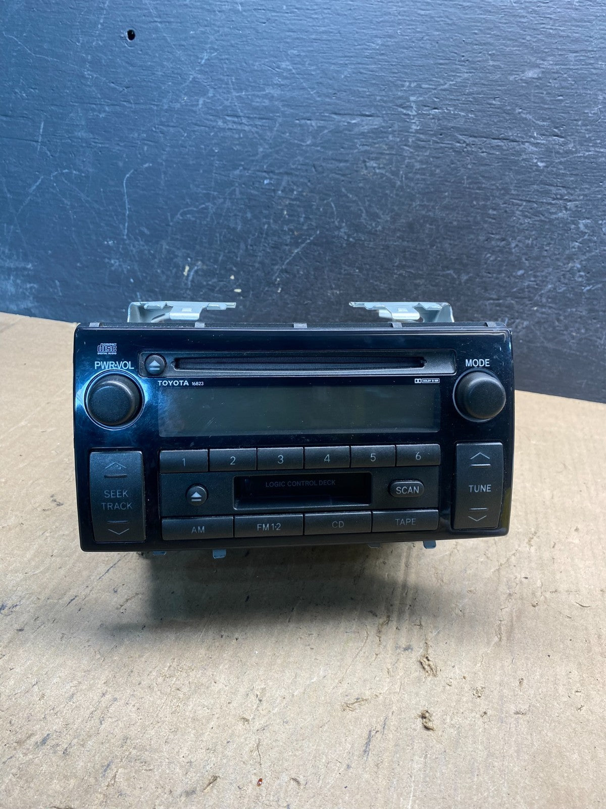 2002 2003 2004 Toyota Camry Radio AM/FM CD Player AE7860 DW0