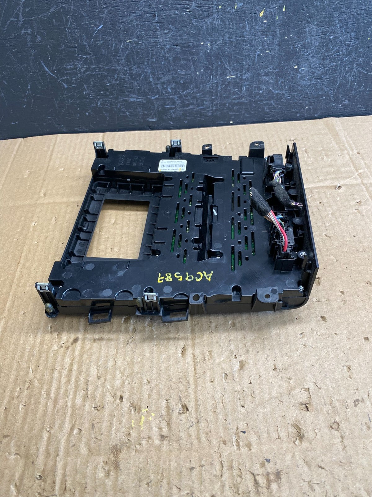 2014-2015 Ford Fusion Center Radio CD Player Screen Climate Control AC9587 DG2