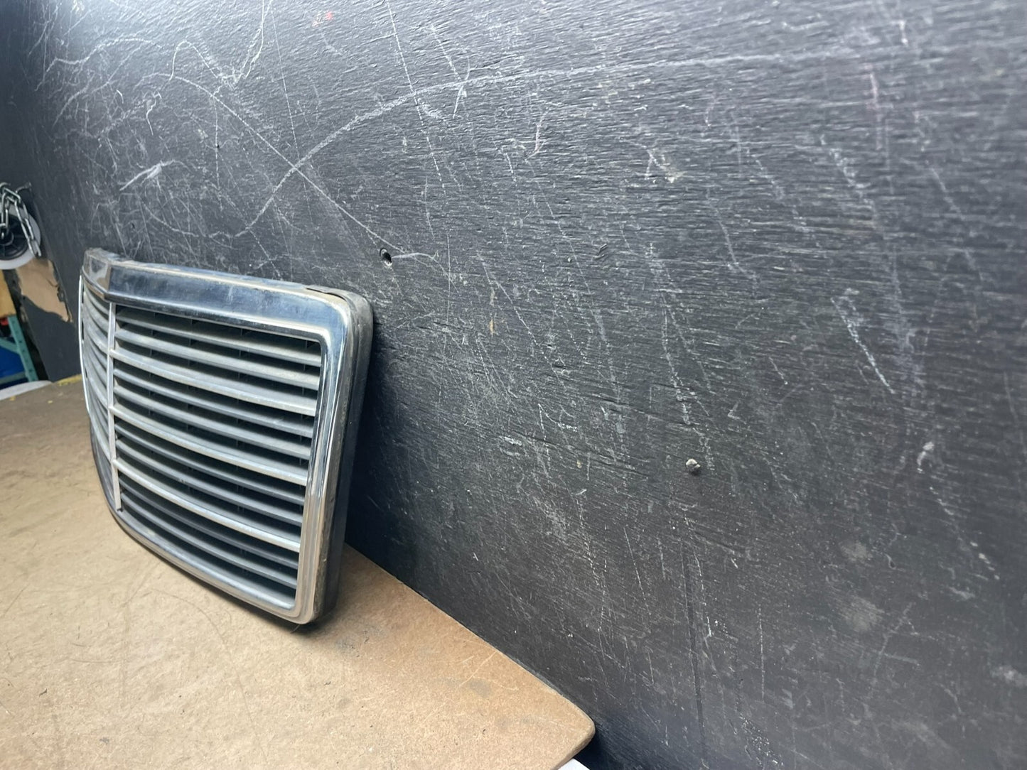 1994 to 1998 Mercedes-Benz W140 S600 S500 S320 Front Upper Grille M5176 DG1