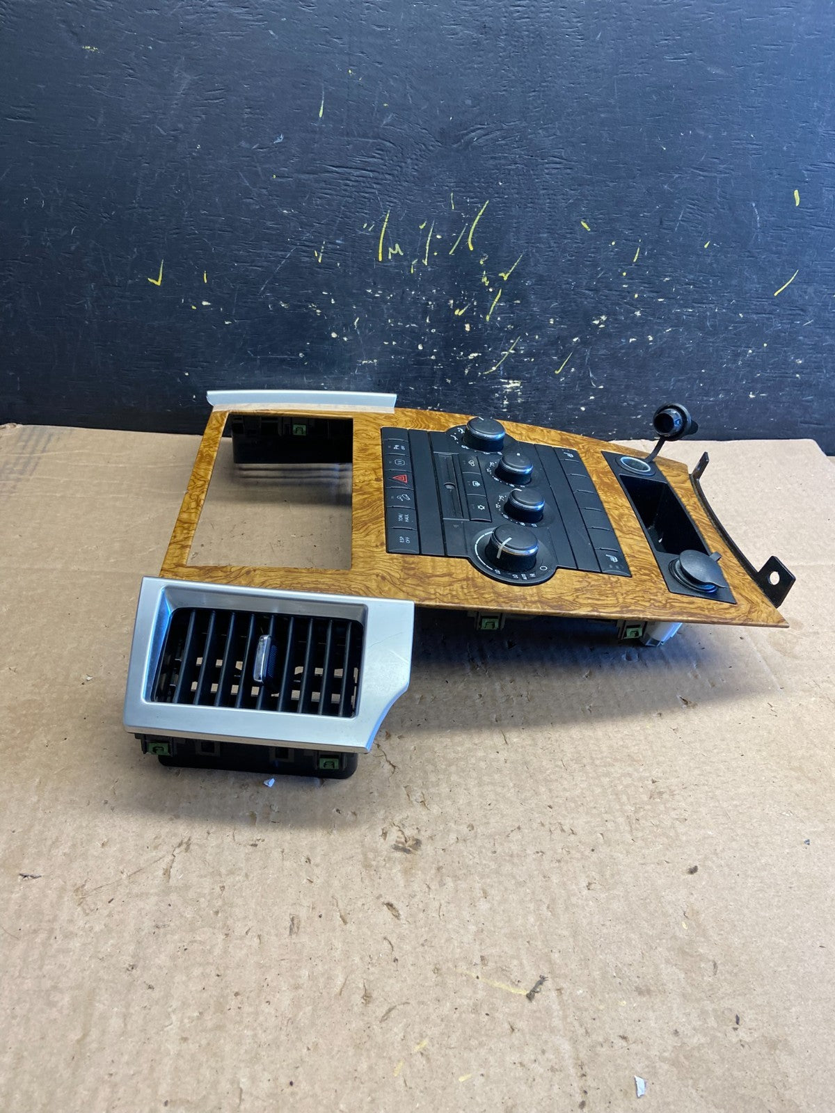 2008 to 2010 Jeep Grand Cherokee Center Navi Radio Bezel OEM z0293 DG1