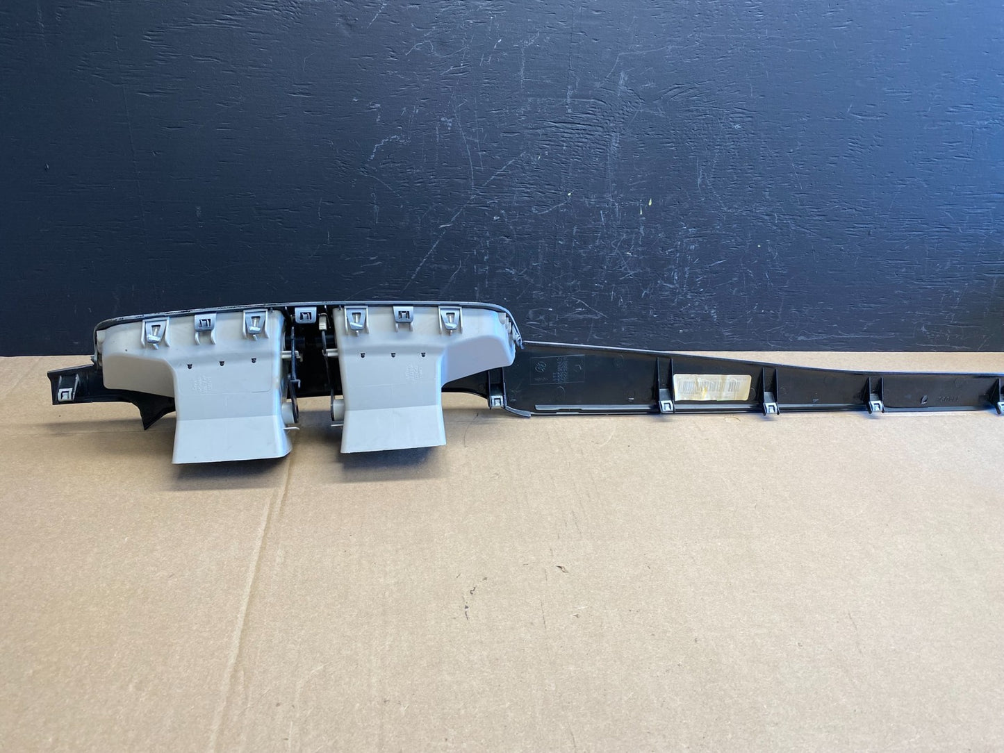 2009 to 2014 Volkswagen Routan Dash Center Trim Bezel Panel Vents AB91801