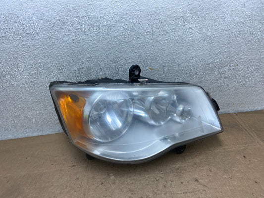 2011 to 2016 Chrysler Town and Country Right Passenger Headlight Y8208 DW0