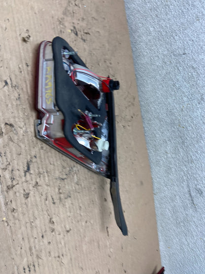 2009 - 2012 Bmw 7-Series F01 F02 750i Right Passenger Inner Tail Light AA9765 LK4
