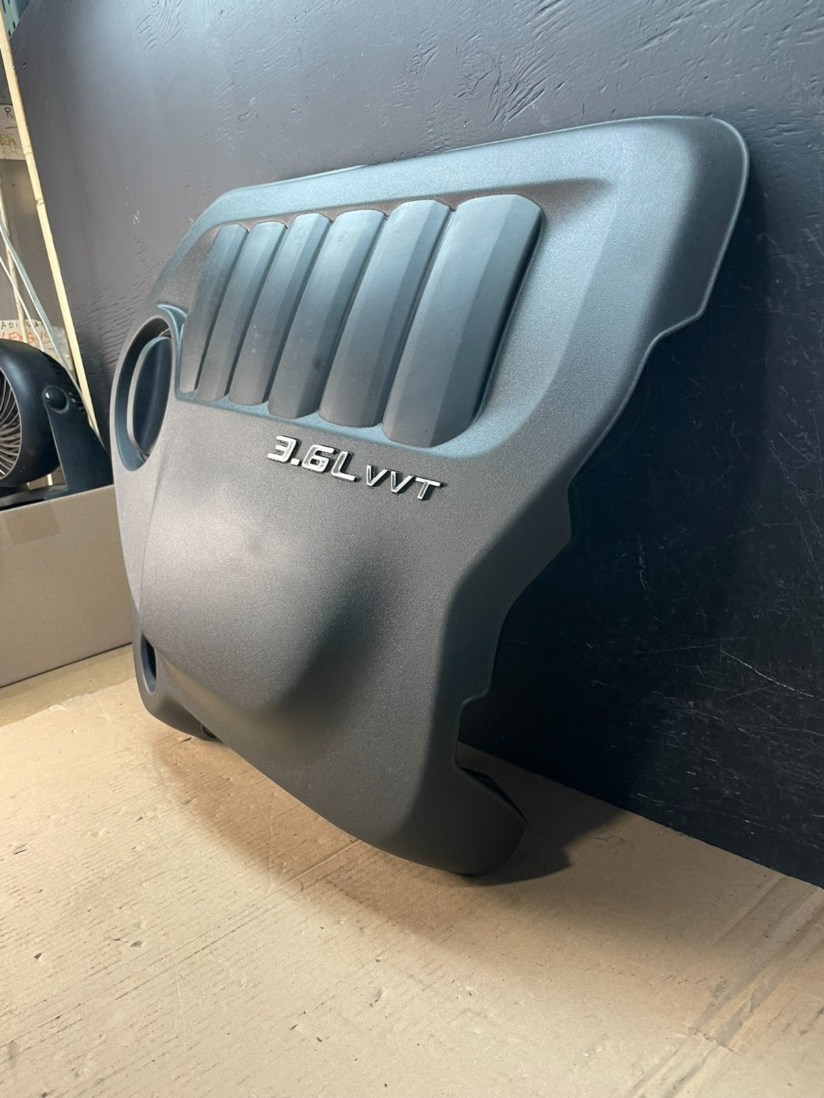 2011 to 2014 Chrysler 200 Avenger 3.6L VVT Engine Motor Cover Shield AD8442 DG1