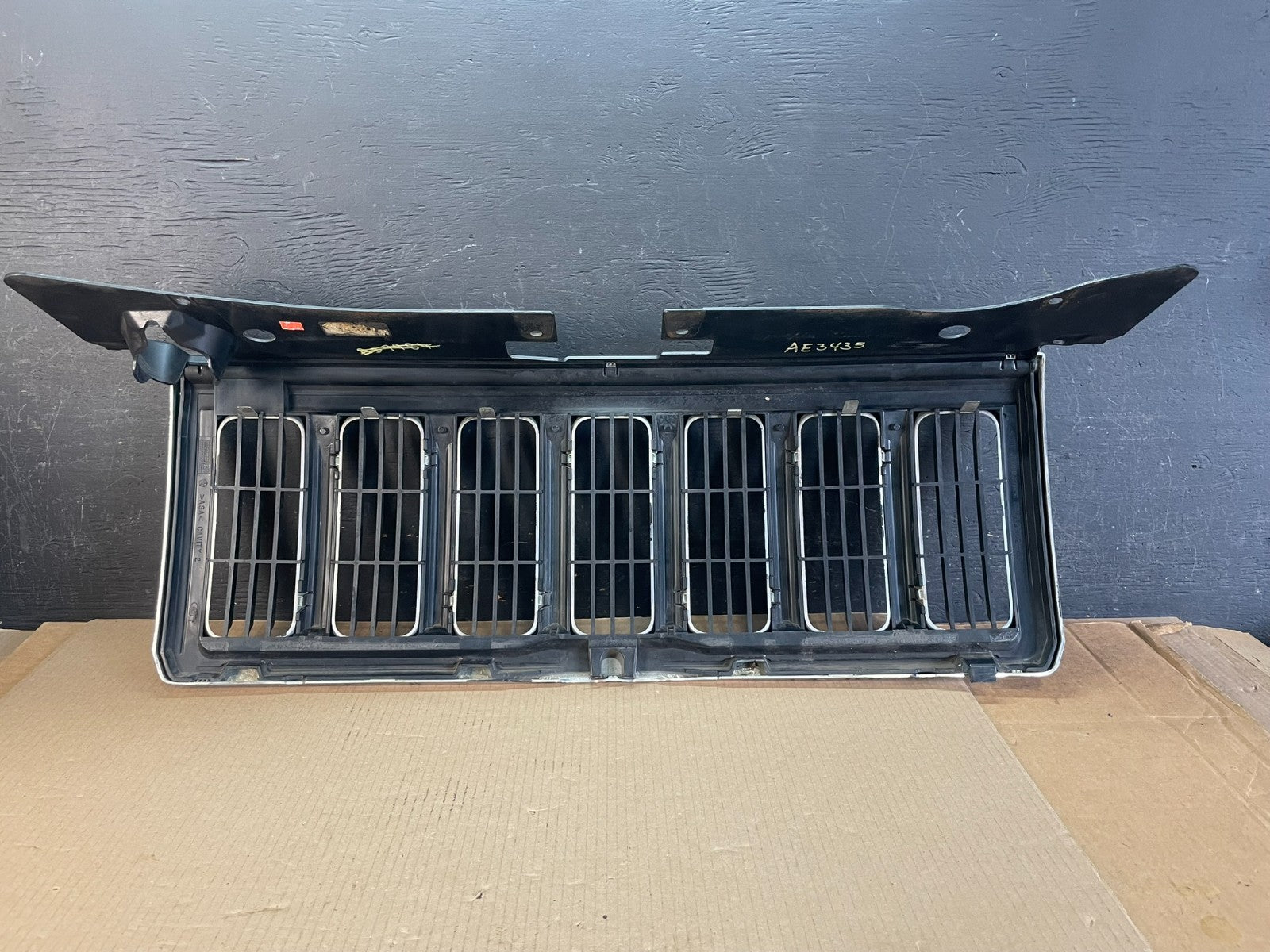 2006 to 2010 Jeep Commander Front Upper Grill Grille AE3435 DG4