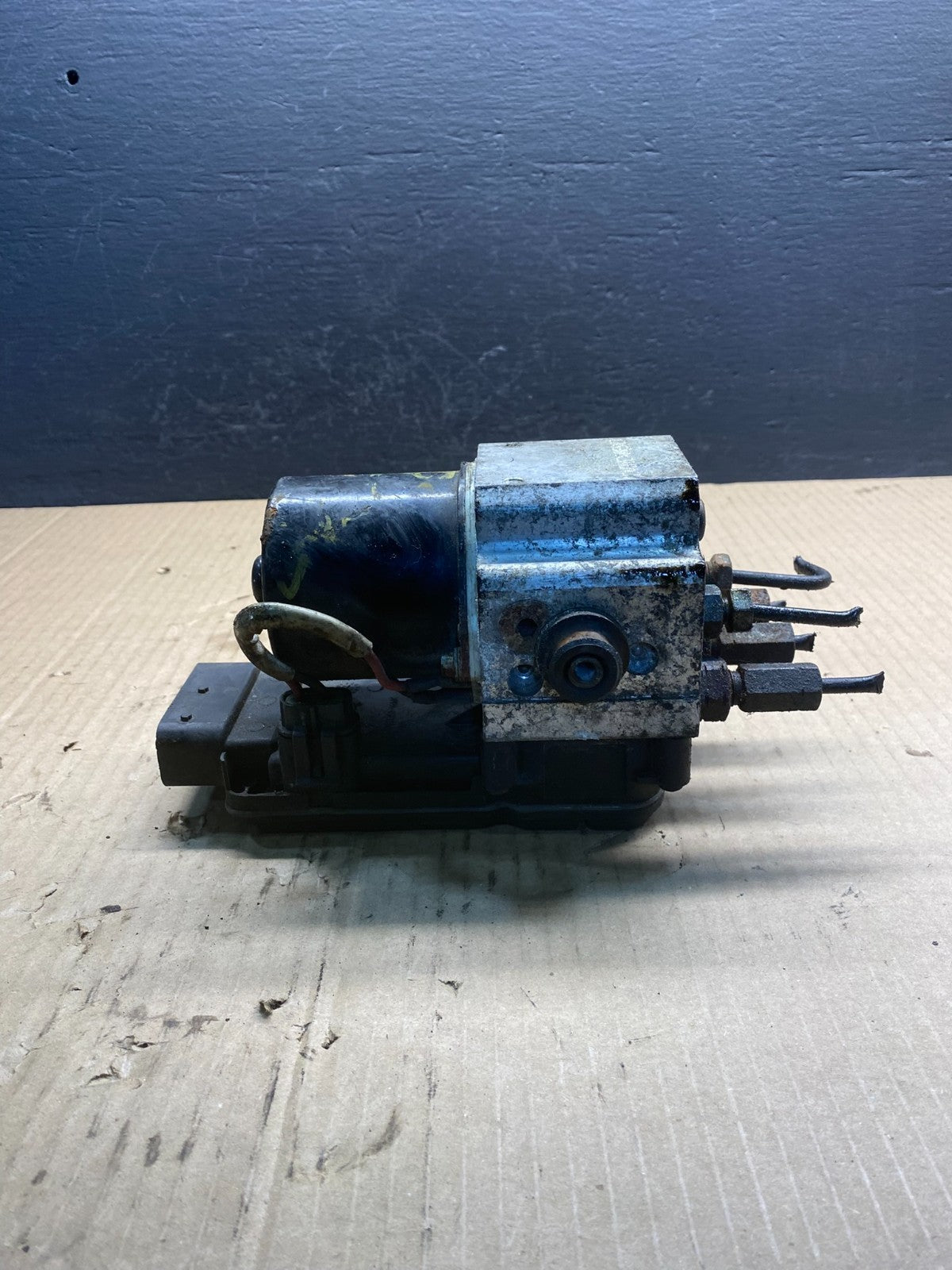 2006 2007 Ford E250 E350 Econoline Anti-Lock ABS Antilock Brake Pump AC0904 DG2