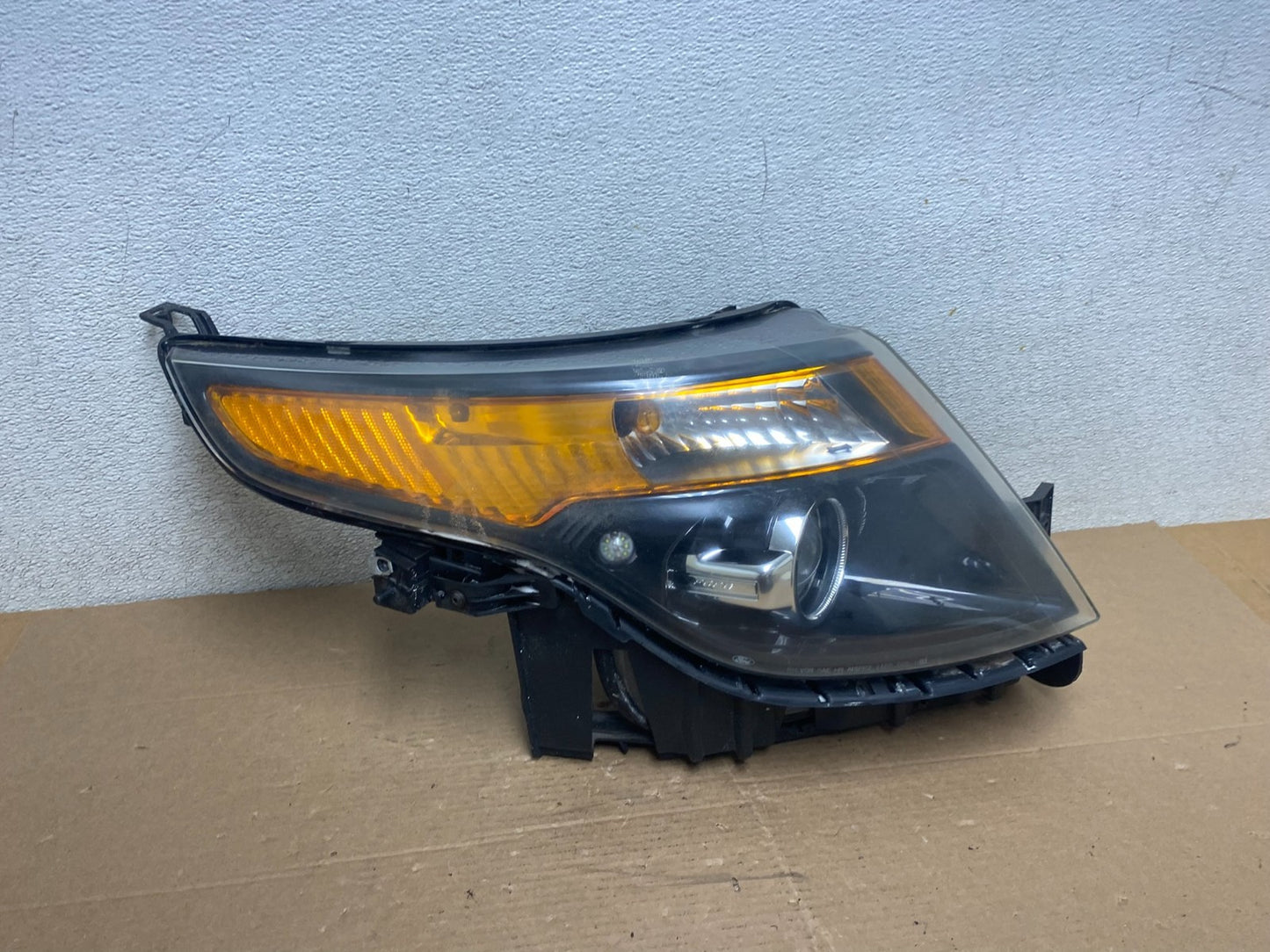 2011 to 2015 Ford Explorer Police Right Passenger Halogen Headlight Oem Q9080 DW0