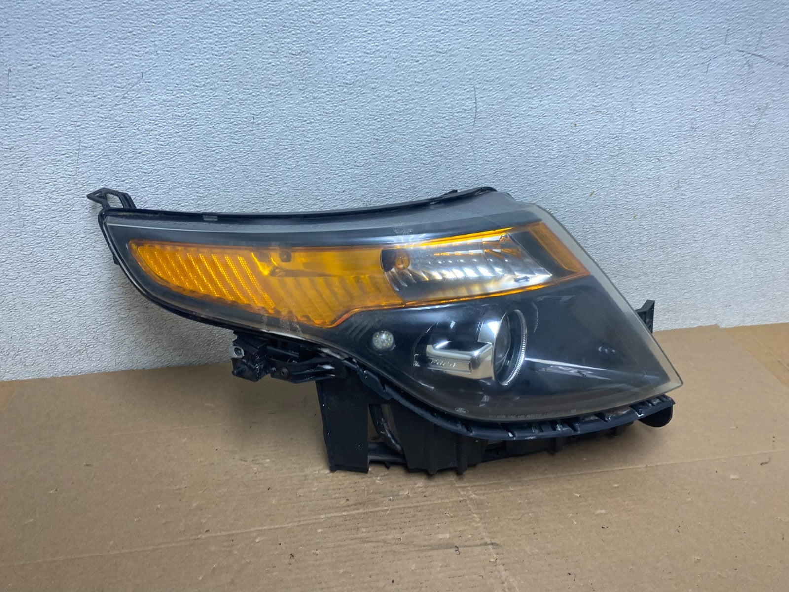2011 to 2015 Ford Explorer Police Right Passenger Halogen Headlight Oem Q9080 DW0