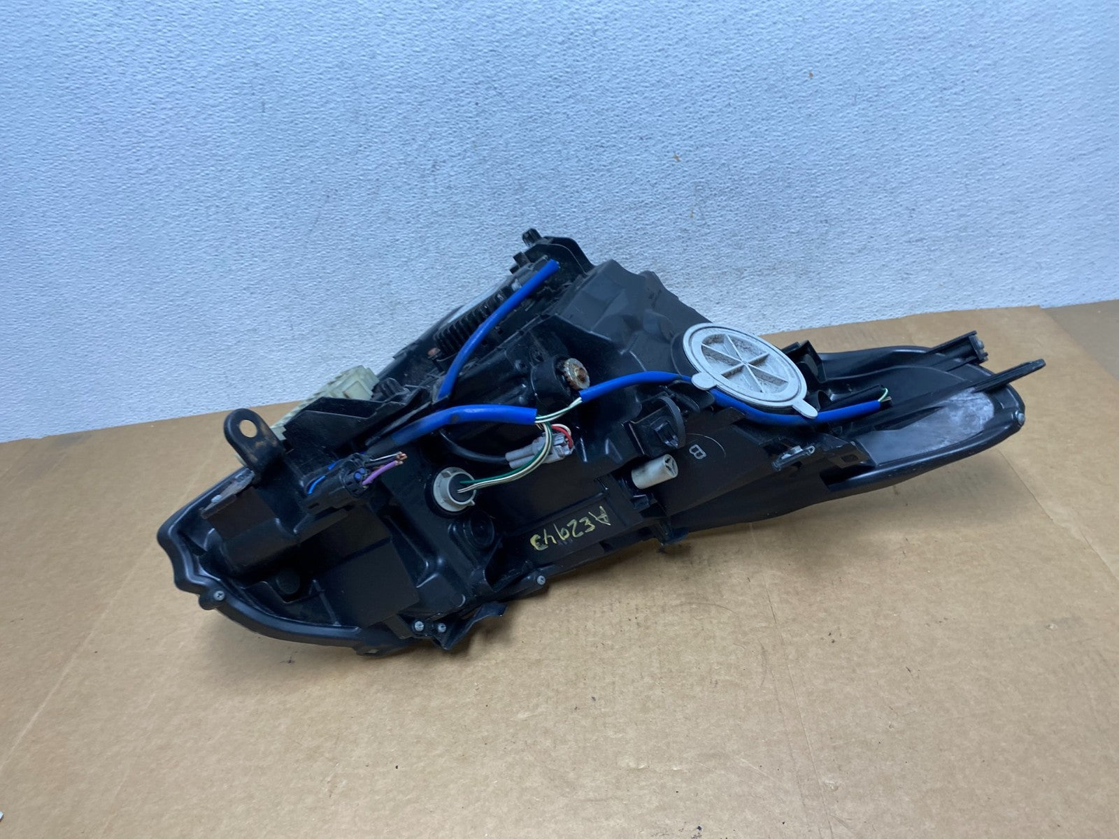 Sedan 4Door 2010 to 2013 Infiniti G37 Left Driver Headlight Xenon AE2943 DW6