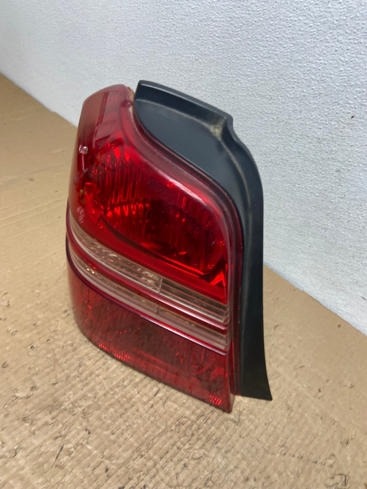 2001 2002 2003 Toyota Highlander Left Driver LH Tail Light Oem AC4171 LK1