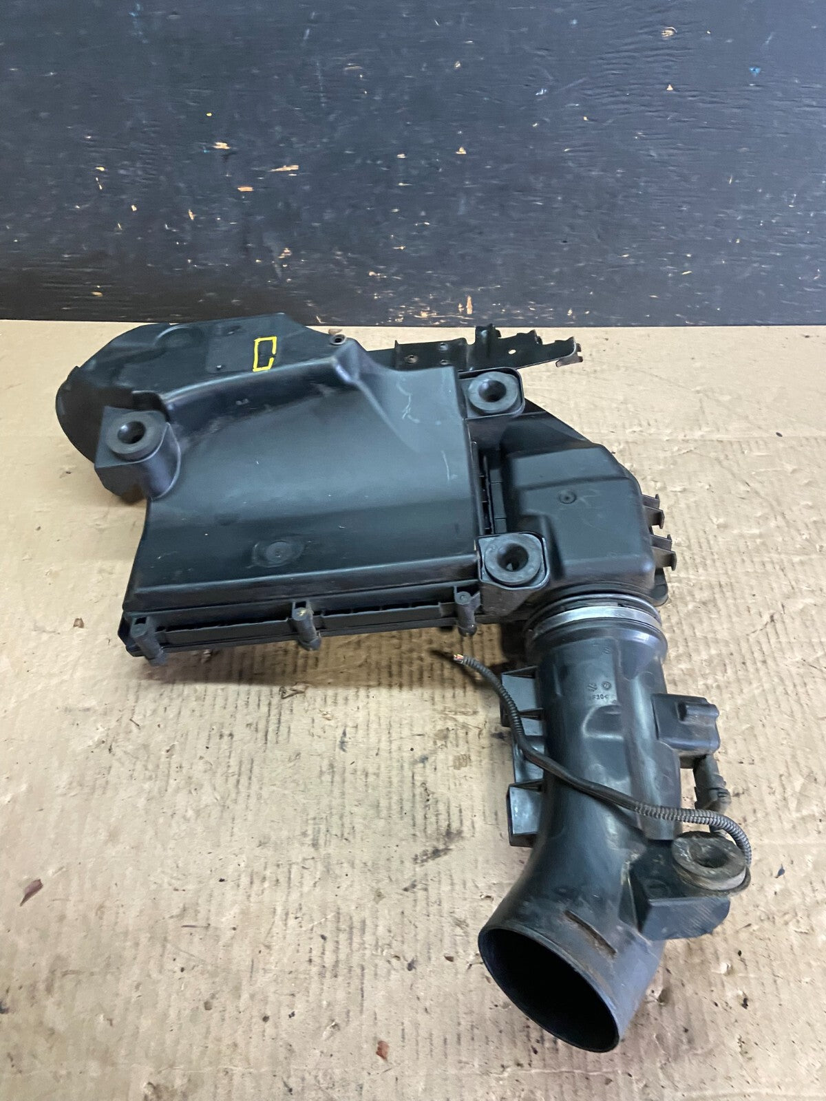 2007 to 2010 BMW X5 Air Intake Cleaner Filter Housing Box OEM O0618 DG5