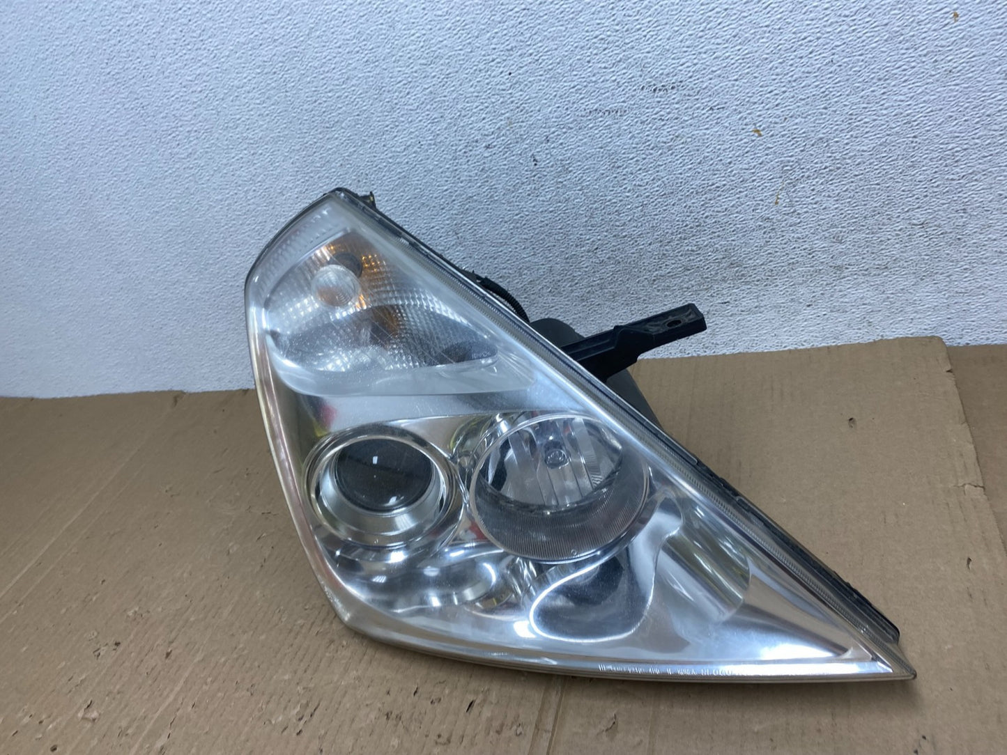2008-2012 Kia Sedona Right Passenger RH Side Headlight Halogen AE9006 DW1