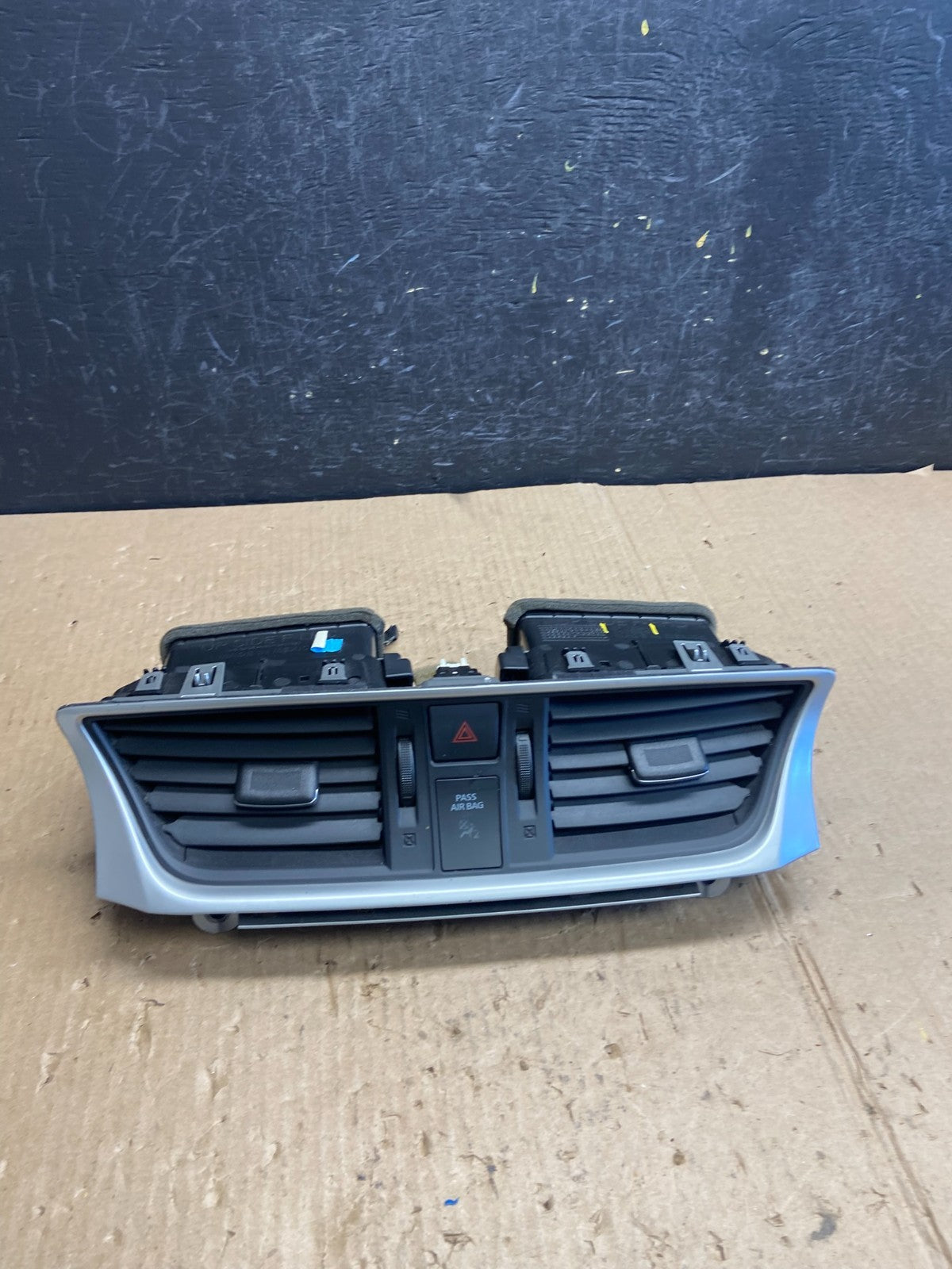 2013 to 2015 Nissan Sentra Air Vents Top Dash Center W/Hazzard Switch ae4088 DG0